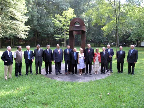 Pío Caro Baroja, Juan Telesforo Zubiarrain, Jesús Altuna, Juan María Otaegi, Luis Campoy, Salvador Ordoñez, Juan José Ibarretxe, Juan San Martín, Pilar Belzunze, Joxe Juan González de Txabarri, Miren Azkarate, Juan Plazaola, Juan Garmendi Larrañaga, Gurutz Jauregi eta Xabier Retegi.