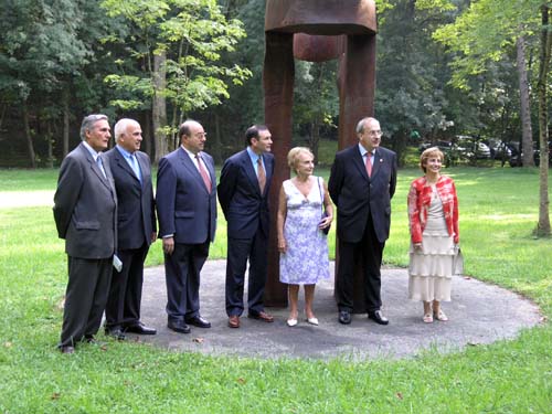 Juan María Otaegi, Xabier Retegi, Salvador Ordoñez, Juan José Ibarretxe, Pilar Belzunze, Joxe Juan González de Txabarri eta Miren Azkarate.