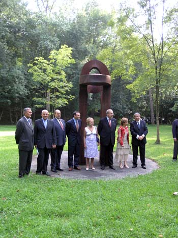 Juan María Otaegi, Xabier Retegi, Salvador Ordoñez, Juan José Ibarretxe, Pilar Belzunze, Joxe Juan González de Txabarri, Miren Azkarate eta Luis Campoy.