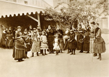 Archivo Municipal de Vitoria-Gasteiz: Alumnas del Colegio de Ursulinas.