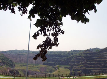 Hondonadas producidas en las laderas de los montes de hierro