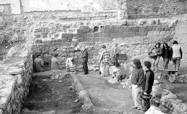 Trabajos arqueológicos en la antigua muralla de Agurain aprovechando las obras del nuevo Conservatorio de Música