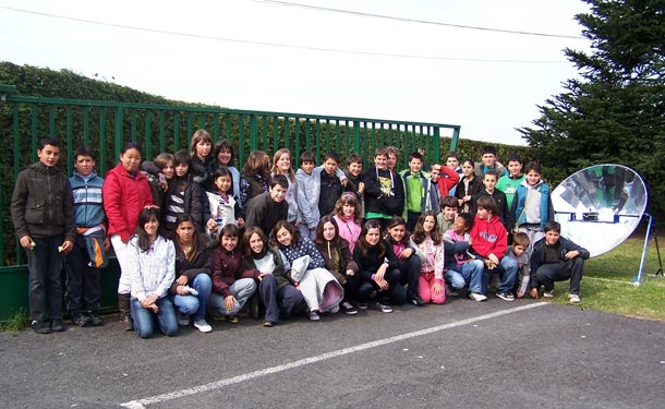 Grupo de escolares en una visita