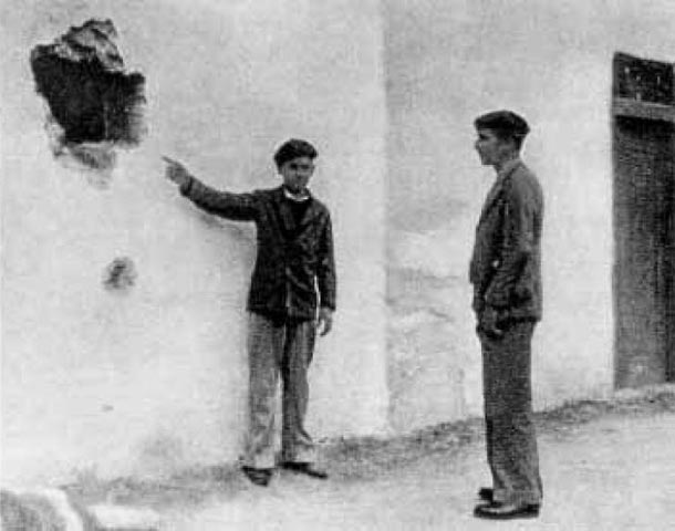 Revolución de octubre de 1934. Boquete abierto por los revolucionarios de Arrasate/Mondragón frente al cuartel de la guardia civil durante su ataque