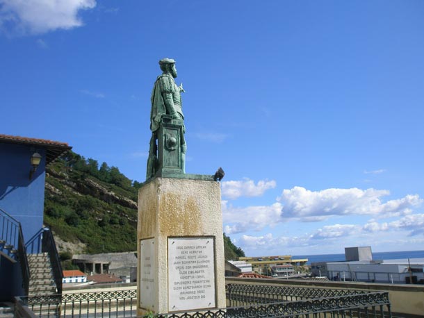 Réplica del monumento a Elcano erigido por Manuel de Agote en 1800