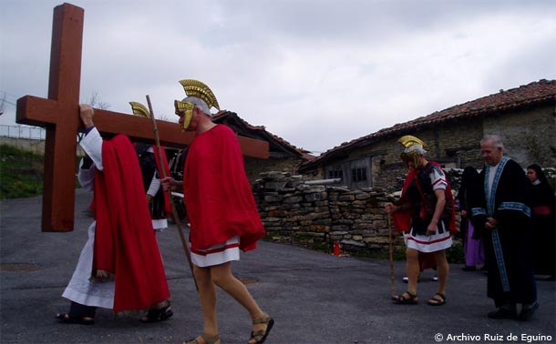 Jesus con la cruz a cuestas camino del Calvario