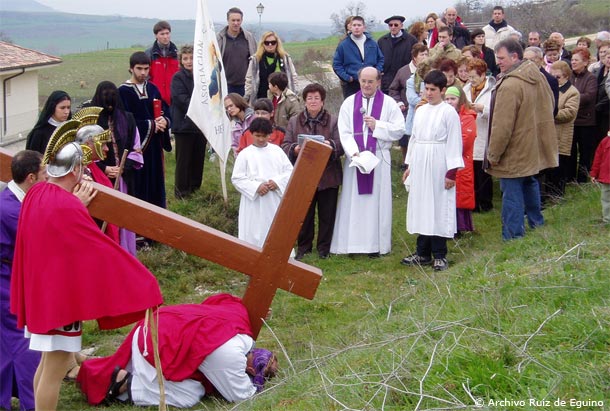 Jesus cae con la cruz, personajes Vía Crucis y coro parroquial