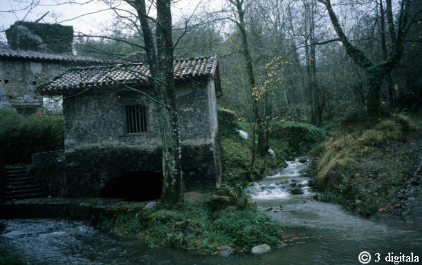 Vista exterior del molino Agorregi de Aia