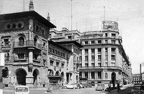 Edificios de la Caja de Ahorros, Correos y telégrafos de la localidad de Vitoria-Gasteiz