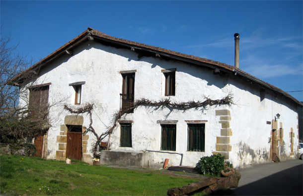 Caserío de Isasmendi, en Goronaeta (Aretxabaleta)