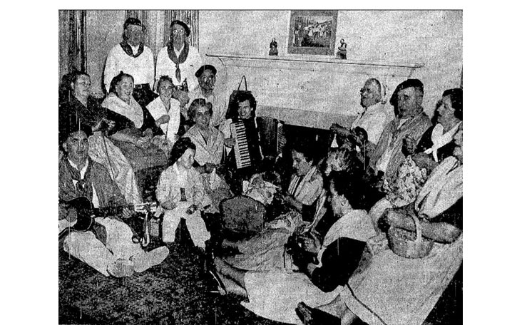 Aurresku de Mujeres. Sheepherders’ Ball, 1938: tres de las cuatro mujeres que aparecen en la foto son de Lekeiti