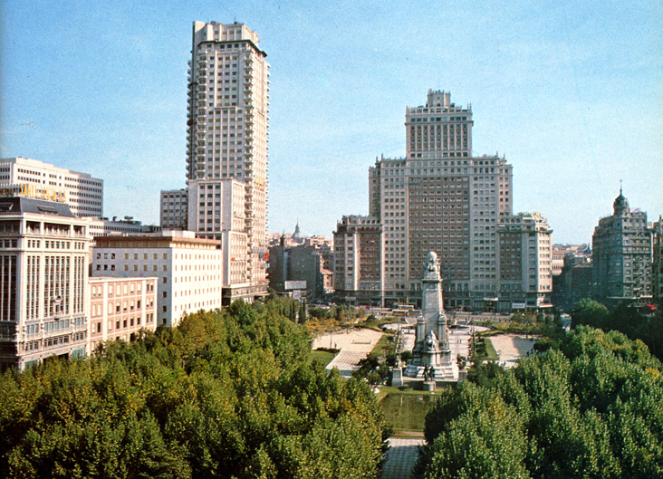 5. Plaza de España. Edificio España y Torre Madrid. Archivo Histórico del BBVA